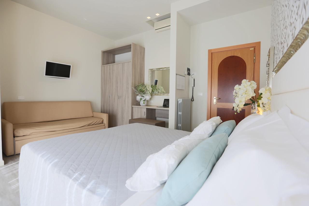 Elisabetta Hotel เชเซนาติโก ภายนอก รูปภาพ